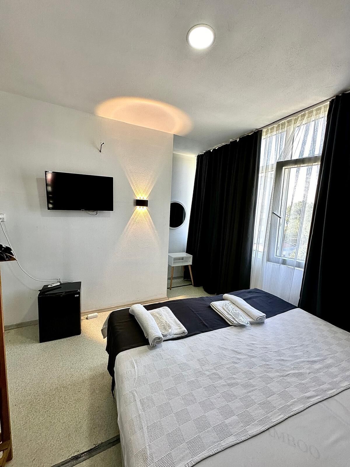 Premium bedding, WiFi (free), bed sheets