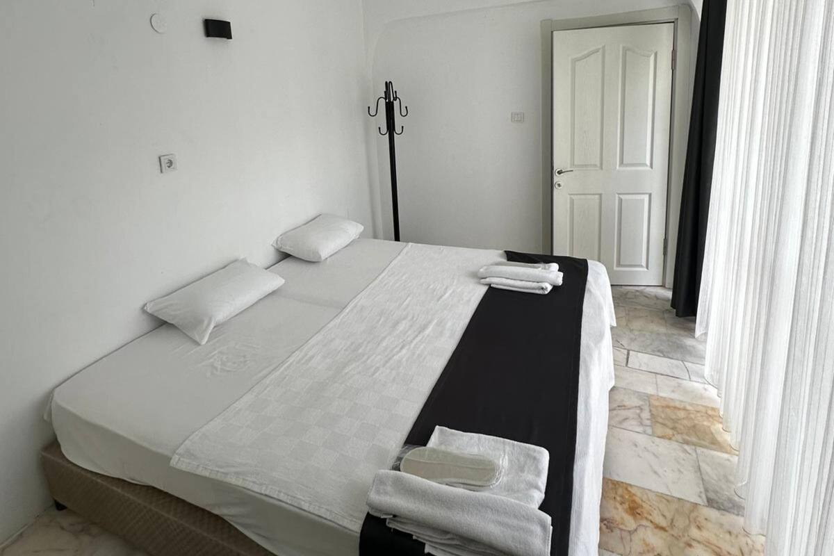 Habitación cuádruple familiar | Ropa de cama de alta calidad, wifi gratis y ropa de cama