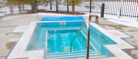 Piscine extérieure, piscine chauffée