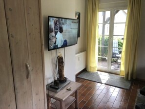 Smart TV, DVD player, books, music library