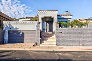 Exterior - Gated Luxury Mountainside Villa - 15 minutes from Scottsdale or DT Phoenix  (Phoenix)