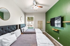 Room - Relaxing 4 bedroom home surrounded by Pine Trees (Hockley)