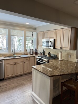 Private kitchen - Ski-in/Ski-out Ledgewood condo - 4 BR across 3 floors! (Ludlow)