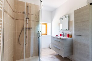 Bathroom - La bergerie des lunières (Teyssières)