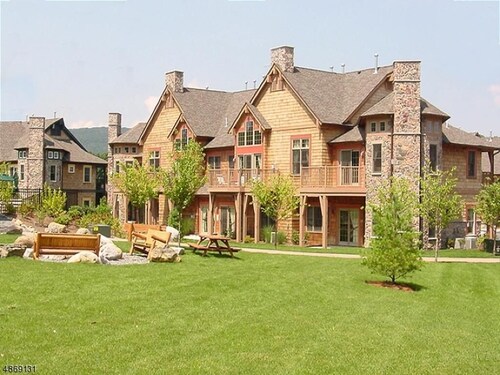 Cozy Mountain Creek Getaway | 2BR/2BA | Ski | Hot Tub | #01-22 Maple