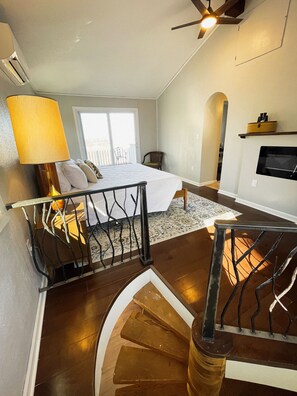 4 chambres, bureau, fer et planche à repasser, lit parapluie