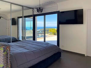4 bedrooms, in-room safe, iron/ironing board, free WiFi