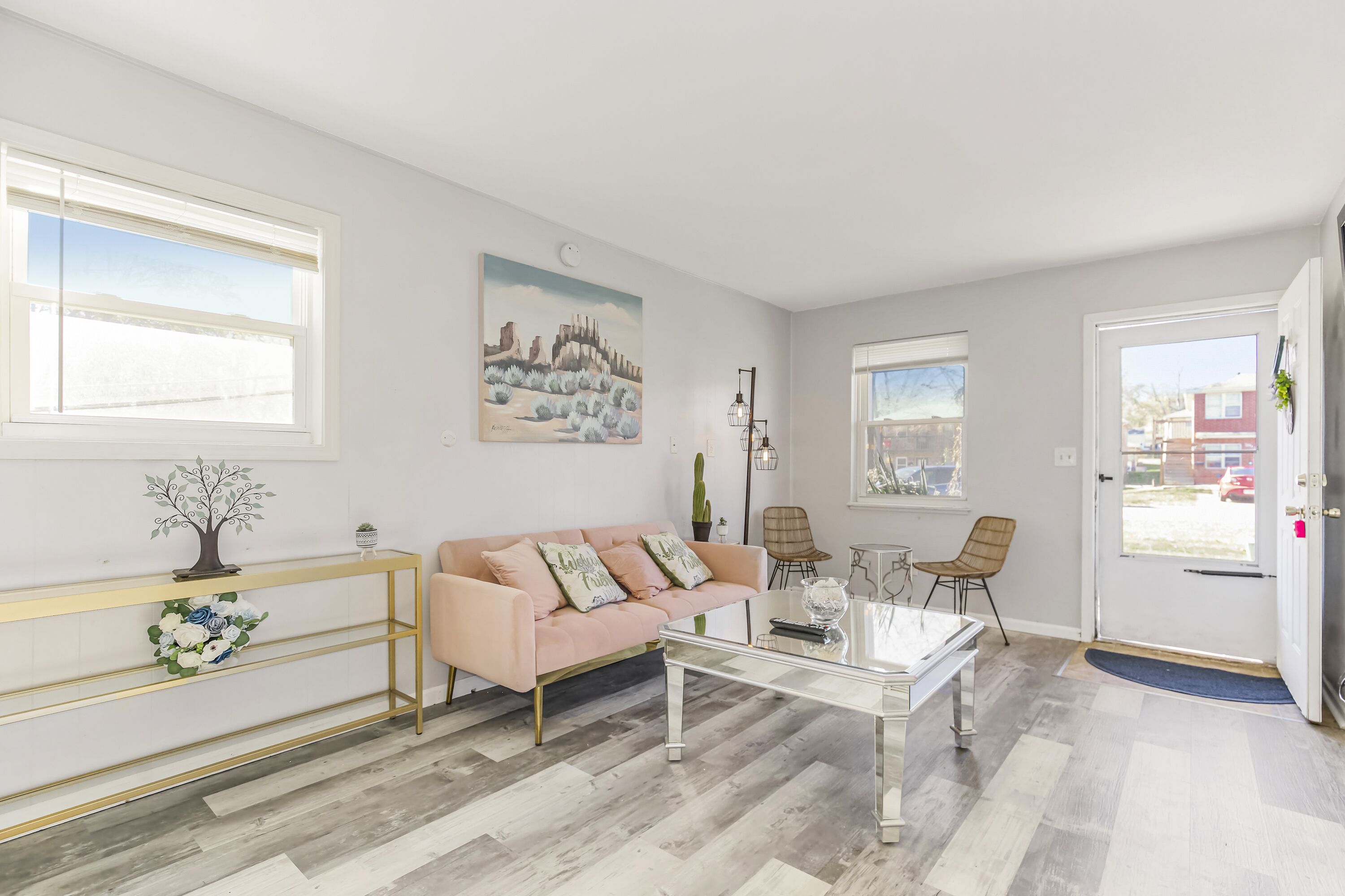 30 days minimum Stylish 2b1b near Downtown KC/ stadiums in independence MO