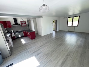 Fridge, microwave, oven, stovetop - La Clairiere (Tournan-en-Brie)