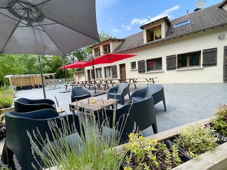 Outdoor dining. La Clairiere
