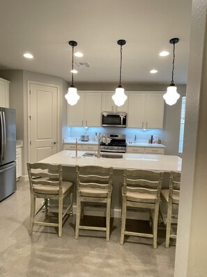 Toaster, blender, cookware/dishes/utensils, spices