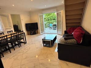 Smart TV, DVD player - Near train station/Paris/Airport/Stade de France/Asterix/Disney (Garges-lès-Gonesse)