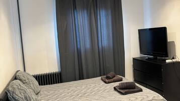 3 chambres, coffres-forts dans les chambres, bureau