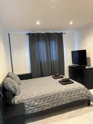 3 chambres, coffres-forts dans les chambres, bureau
