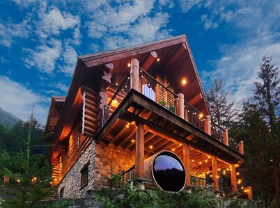 Luxury log house in Sunshine Valley “Ravenloft”