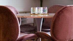Dining - Plush Palm Paradise - West End (Atlanta)