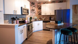 Private kitchen - Plush Palm Paradise - West End (Atlanta)