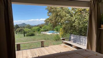 4 bedrooms, iron/ironing board, travel cot, free WiFi