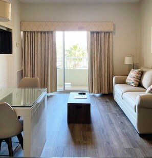 TV, printers - Suite · The Point Lux Suite, close to Universal (Orlando)