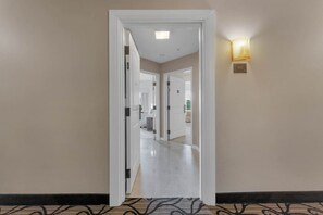 Interior - Suite · The Point Lux Suite, close to Universal (Orlando)