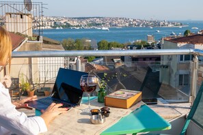 Exterior - Wind Suit (Istanbul)