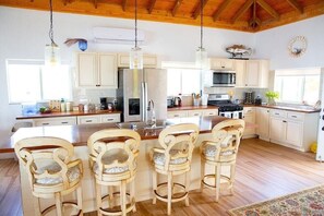 House, 5 Bedrooms | Private kitchen