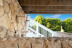 House, 5 Bedrooms | Property grounds