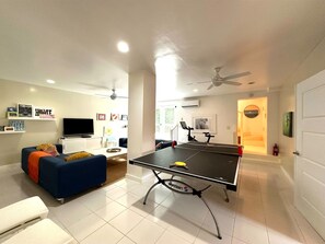 House, 5 Bedrooms | Game room