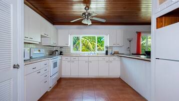 Villa, 2 Bedrooms | Private kitchen | Fridge, oven, coffee/tea maker, toaster