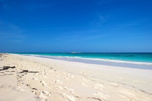 House, 3 Bedrooms | Beach | On the beach