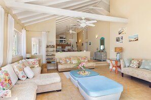House, 4 Bedrooms | Living area