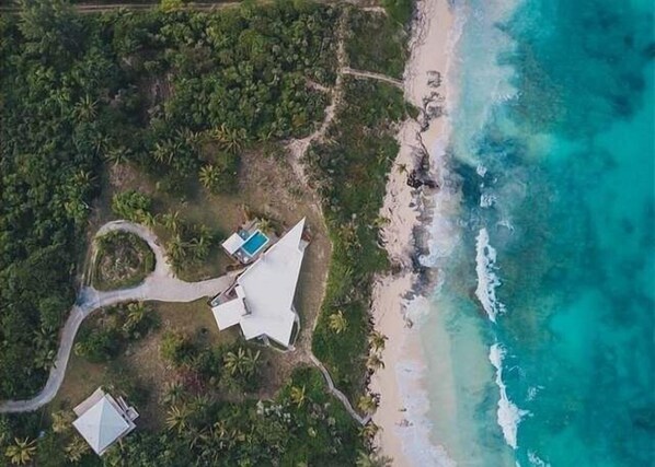 Villa, 6 Bedrooms | Beach | On the beach