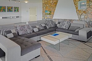 Living area - Trident Estate 6 Bedroom Estate (North Palmetto Point)