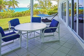 Villa, 6 Bedrooms | Outdoor dining