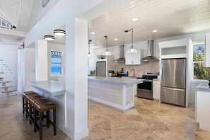 House, 1 Bedroom | Private kitchen | Fridge, oven, coffee/tea maker, toaster
