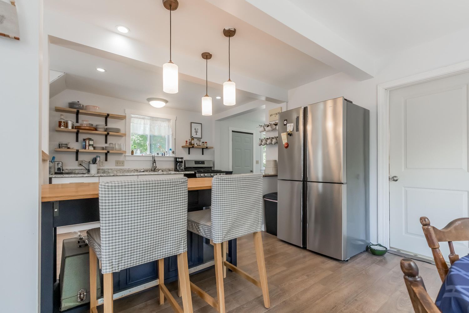 Réfrigérateur, four, plaque de cuisson, cafetière/bouilloire