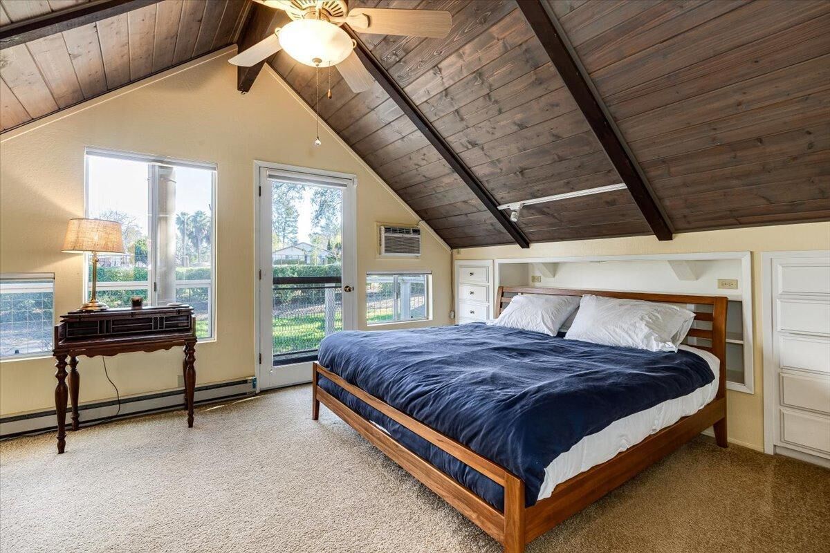 3 bedrooms, iron/ironing board, travel crib, free WiFi