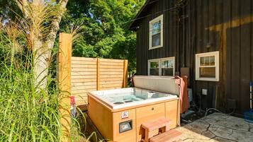 Bain à remous extérieur