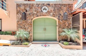 Bagian depan properti