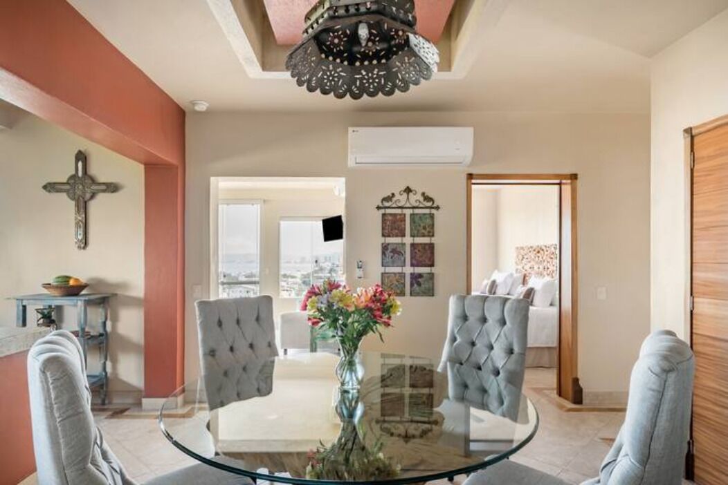 Kondo Deluks | Ruang makan