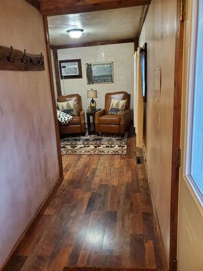 Interior - Fully Remodeled Mountain View home near Glacier National Park (Coram)