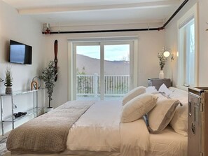 6 habitaciones, escritorio y tabla de planchar con plancha 