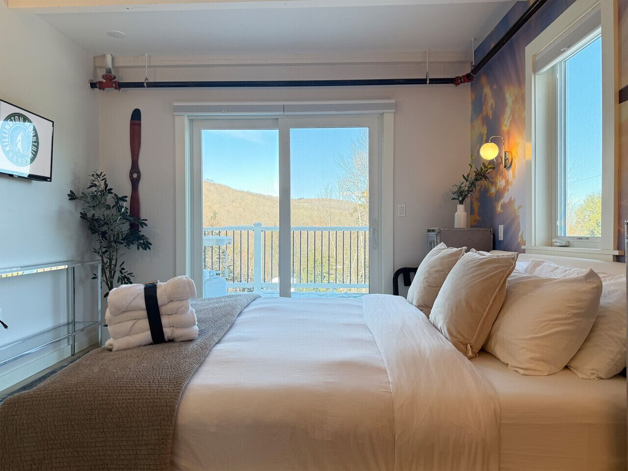 6 bedrooms, desk, iron/ironing board, travel crib