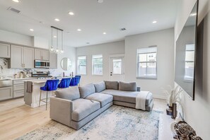 TV, tavolo da ping pong