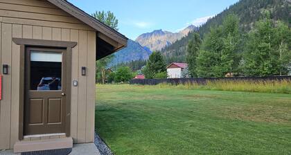 1.5 Miles to Down Town Leavenworth! Walk to hiking trails.