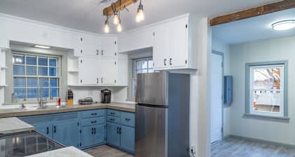 Lovely 2 BR apt, free parking, downtown Lewisburg