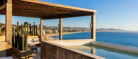 Piscine à débordement