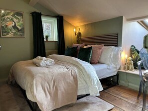 2 bedrooms, iron/ironing board, free WiFi, bed sheets - Boutique luxury countryside cottage with hot tub, log burner, 4 poster & firepit (Welburn)