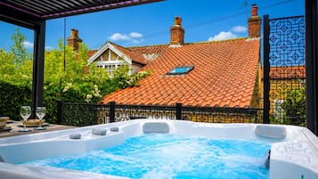 Bain à remous extérieur