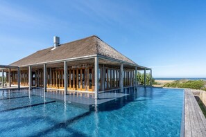 Outdoor pool - Beach Front Luxury House (Departamento de Rocha)